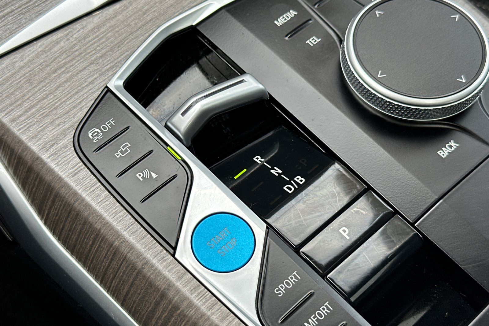 2025 BMW i4 40 - Photo 25