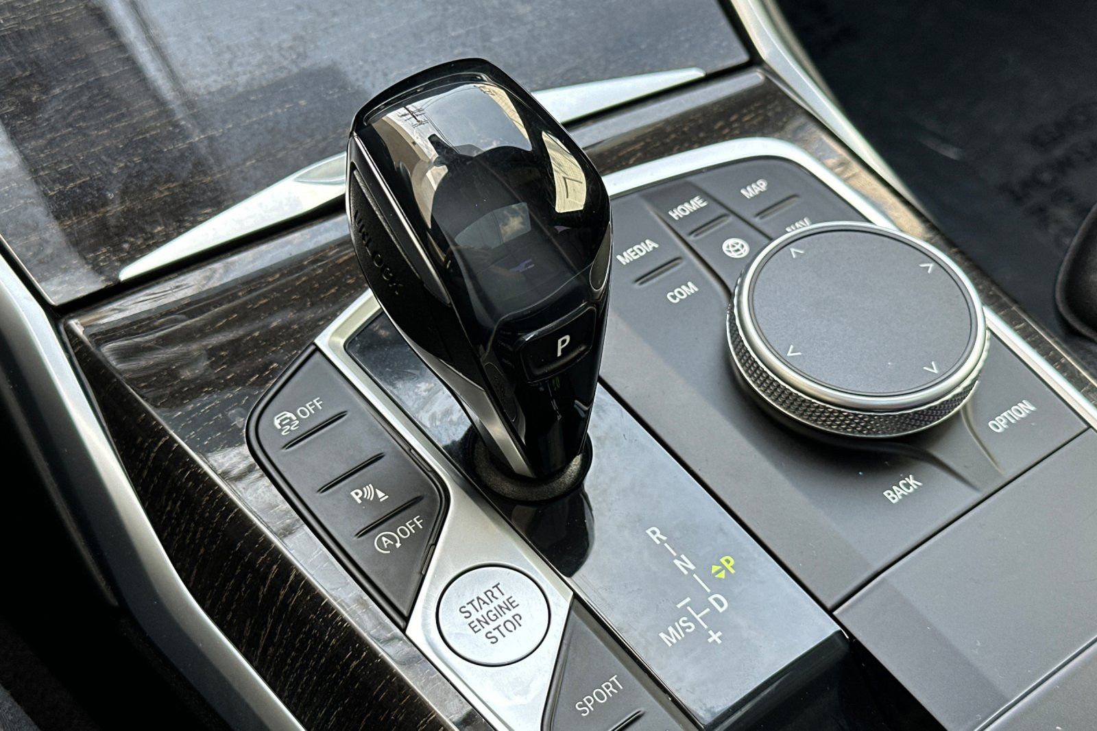 2021 BMW 3 Series 330e - Photo 25