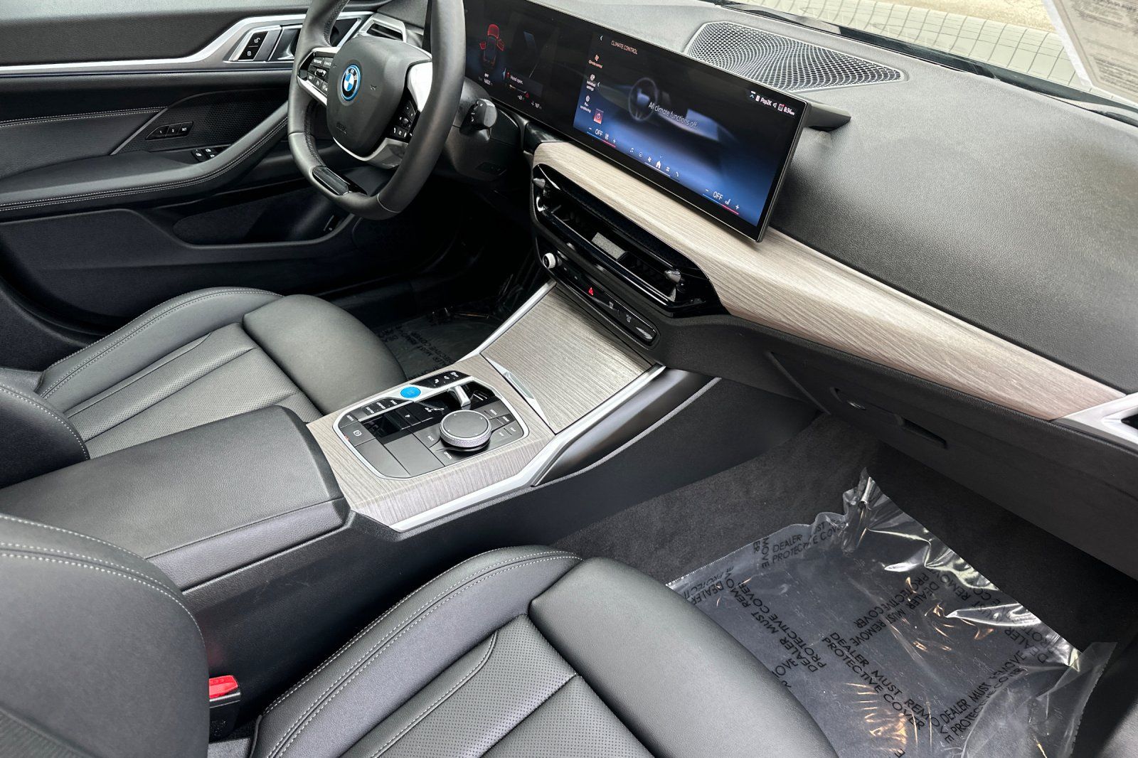 2025 BMW i4 40 - Photo 17