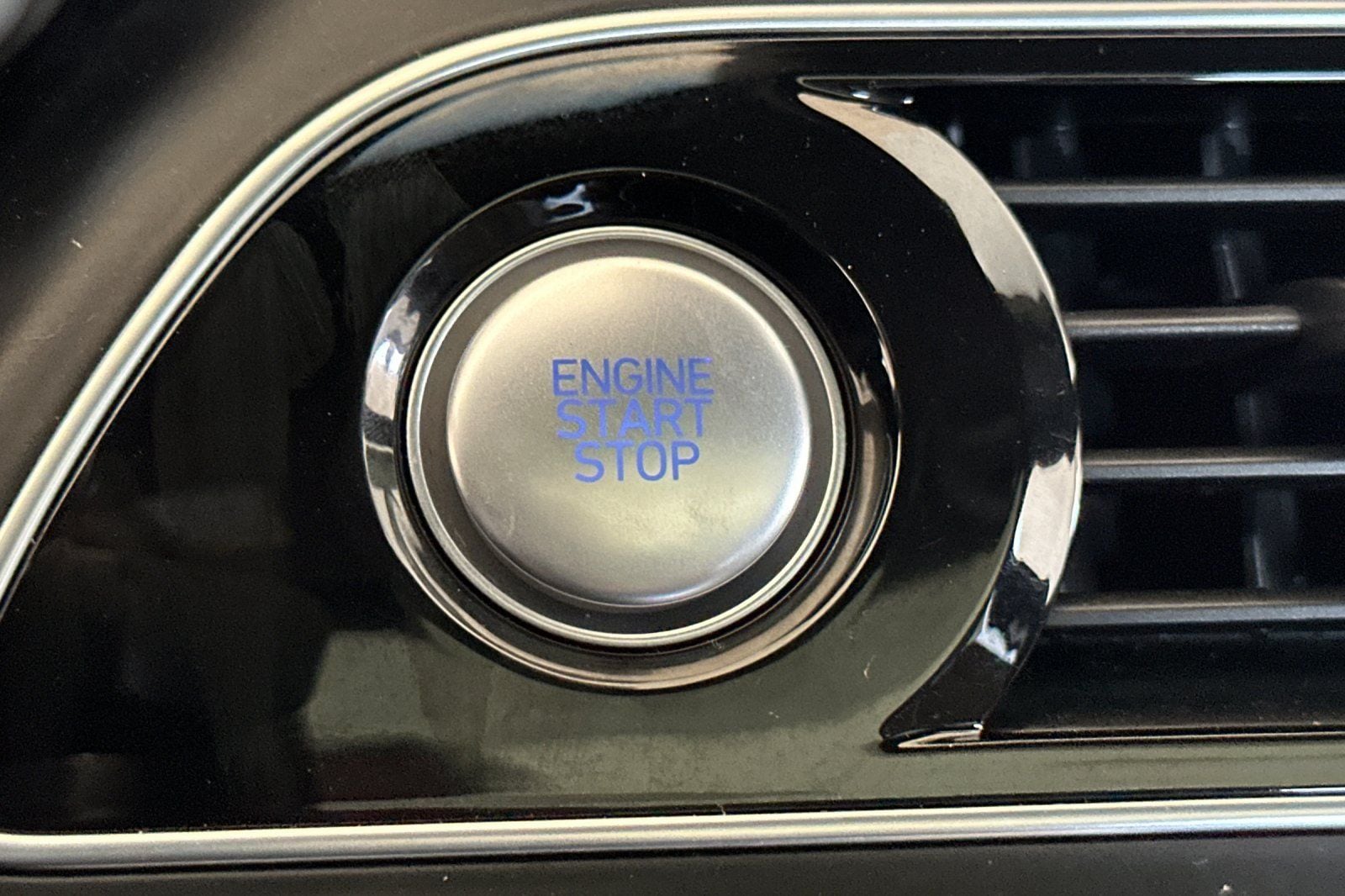 2023 GENESIS G70 Standard - Photo 27