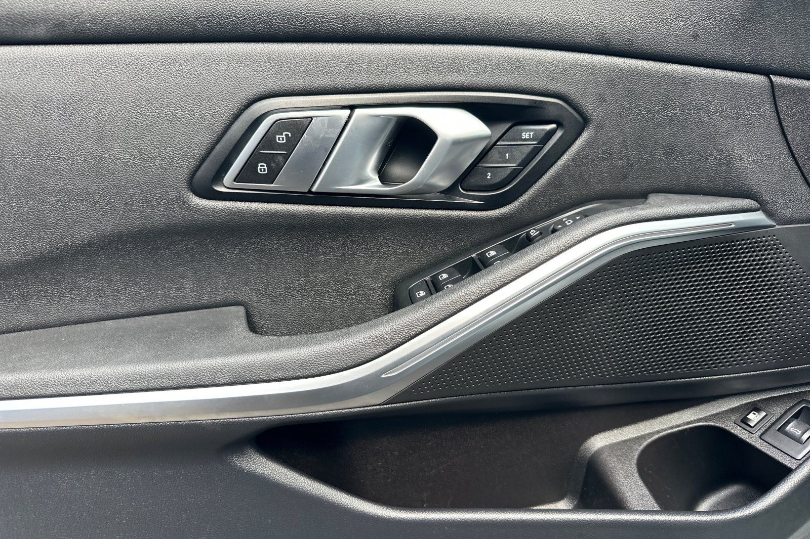 2021 BMW 3 Series 330e - Photo 13