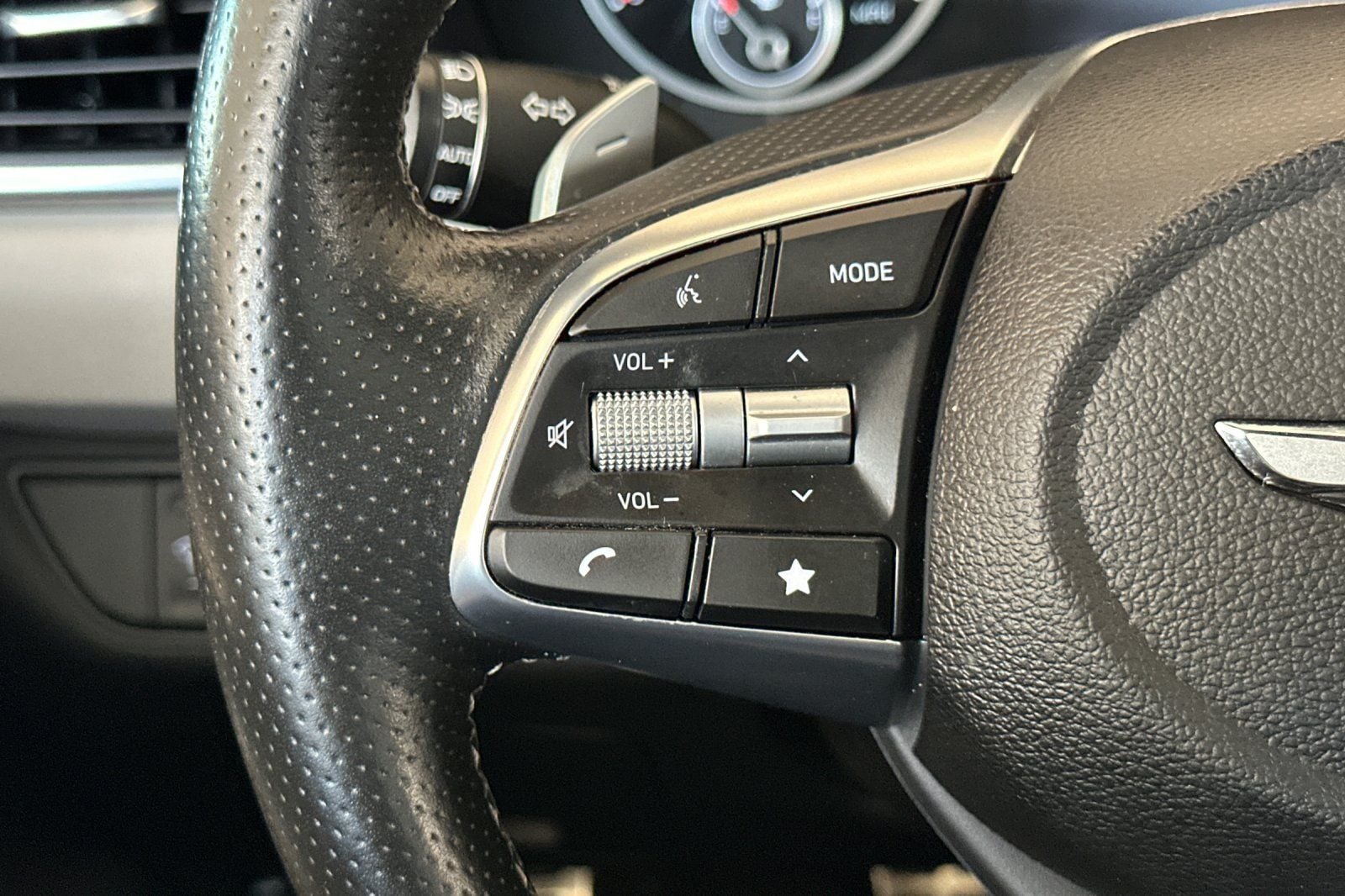 2023 GENESIS G70 Standard - Photo 29