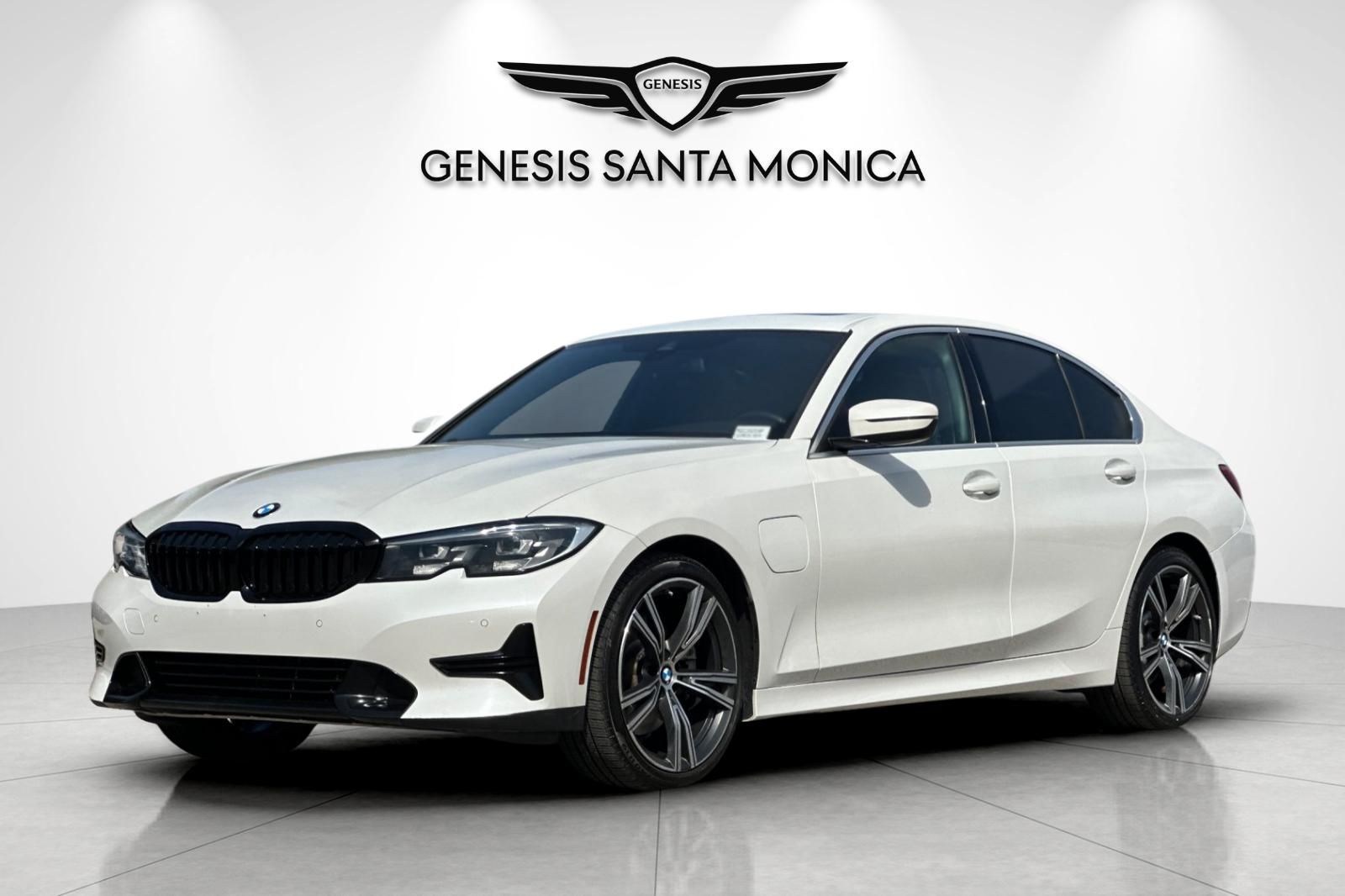 2021 BMW 3 Series 330e - Photo 9