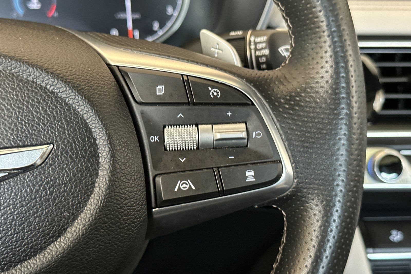 2023 GENESIS G70 Standard - Photo 30