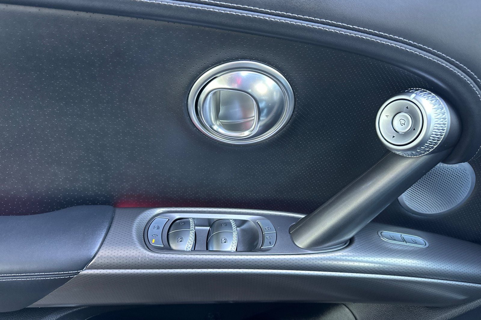 2023 GENESIS GV60 Advanced - Photo 14