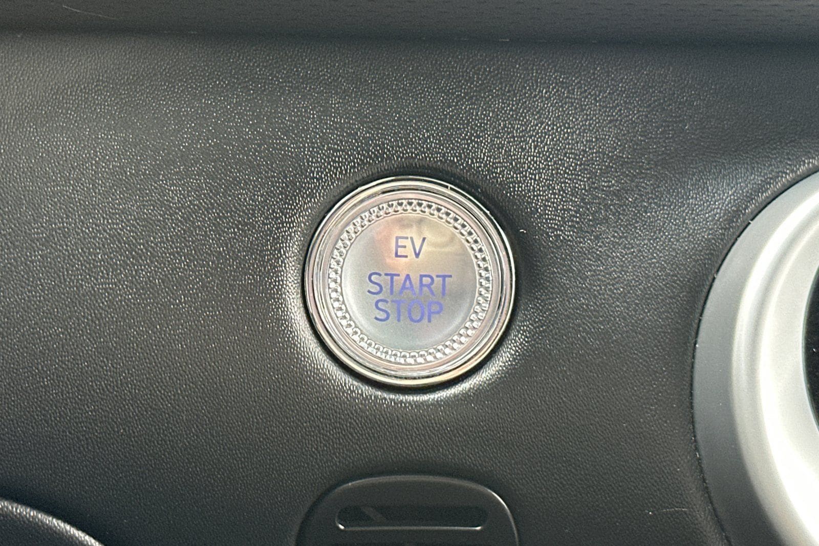 2023 GENESIS GV60 Advanced - Photo 28