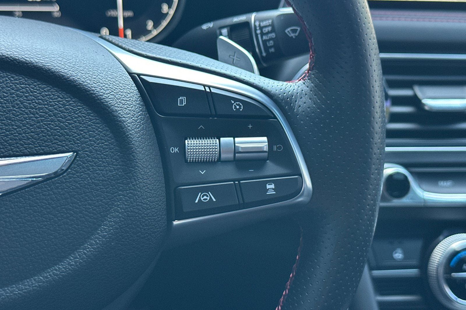 2023 GENESIS G70 Standard - Photo 31