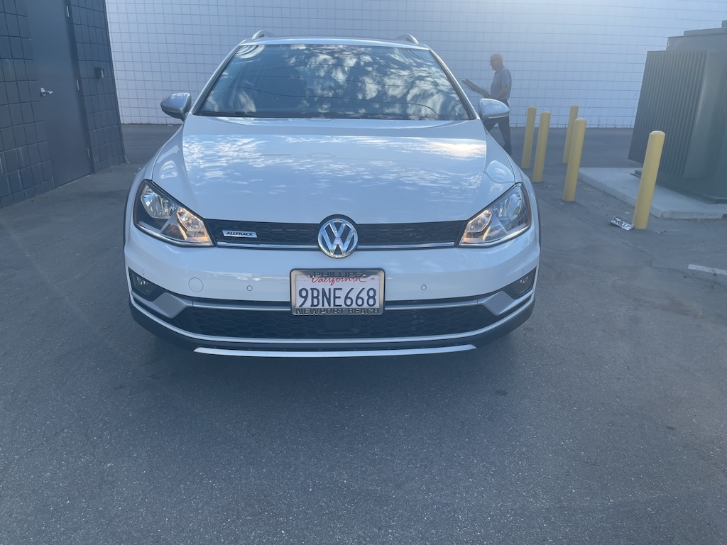 2017 Volkswagen Golf Alltrack TSI photo 2