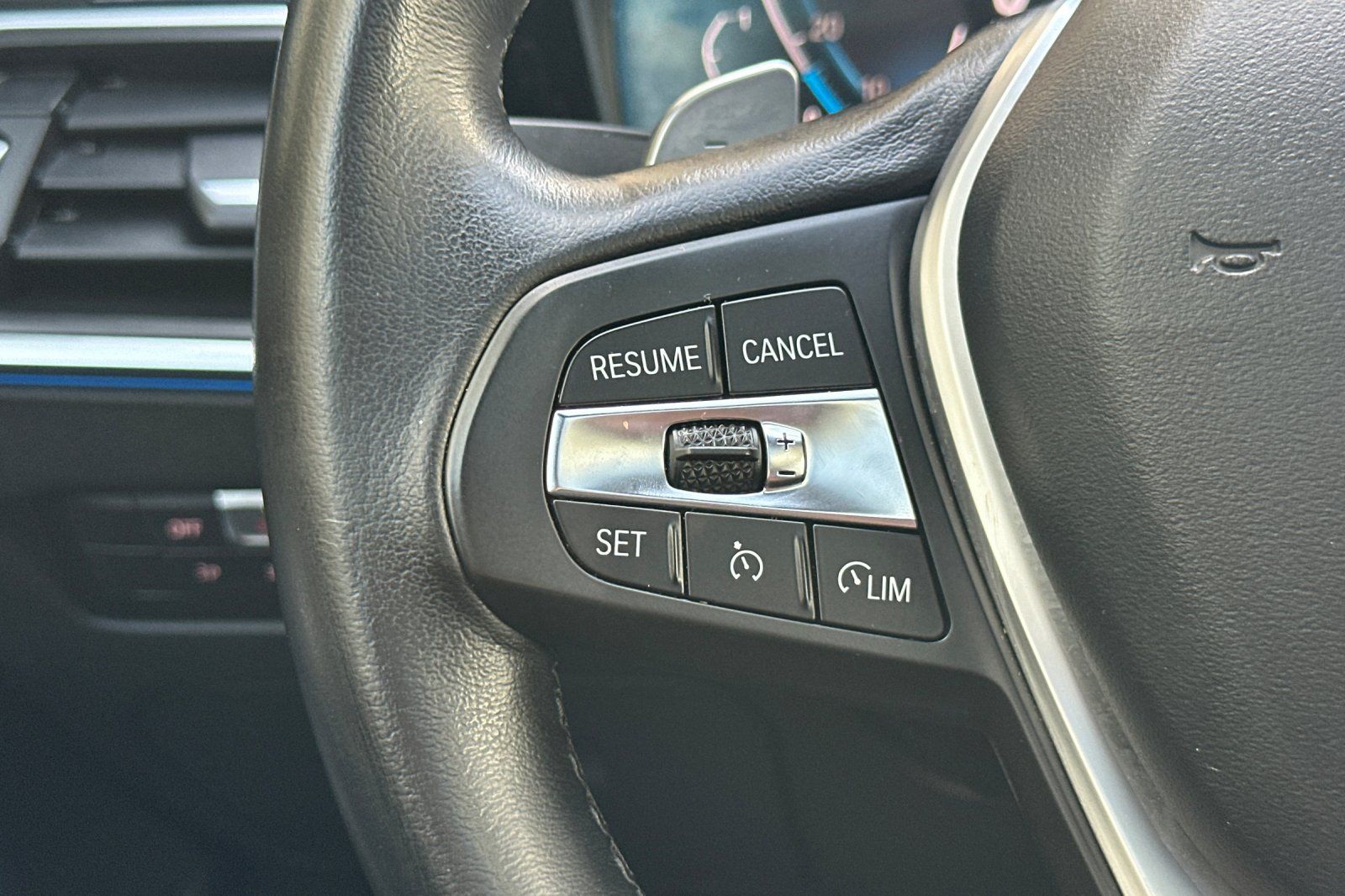 2021 BMW 3 Series 330e - Photo 28
