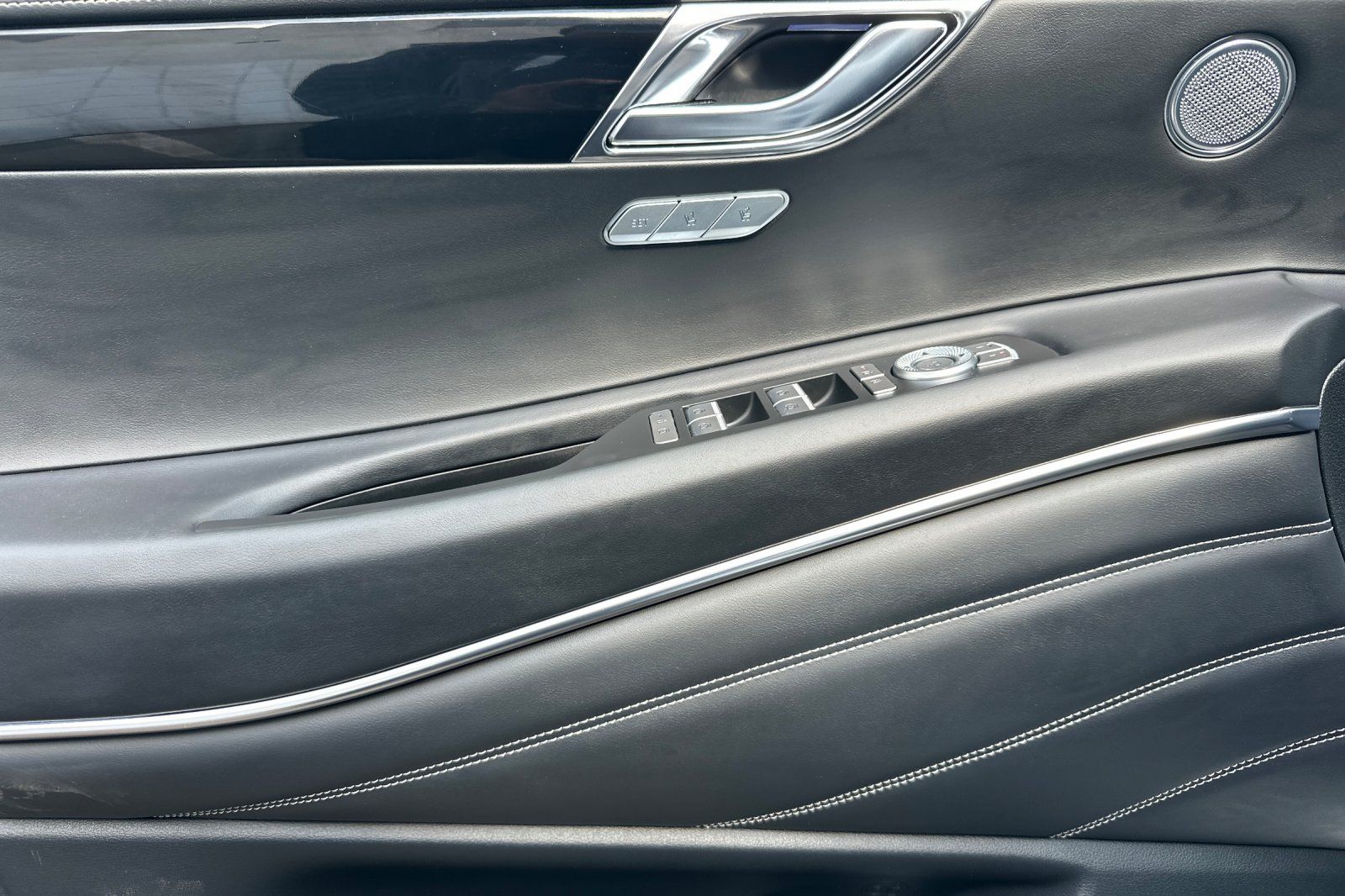 2025 GENESIS GV80 Standard - Photo 14