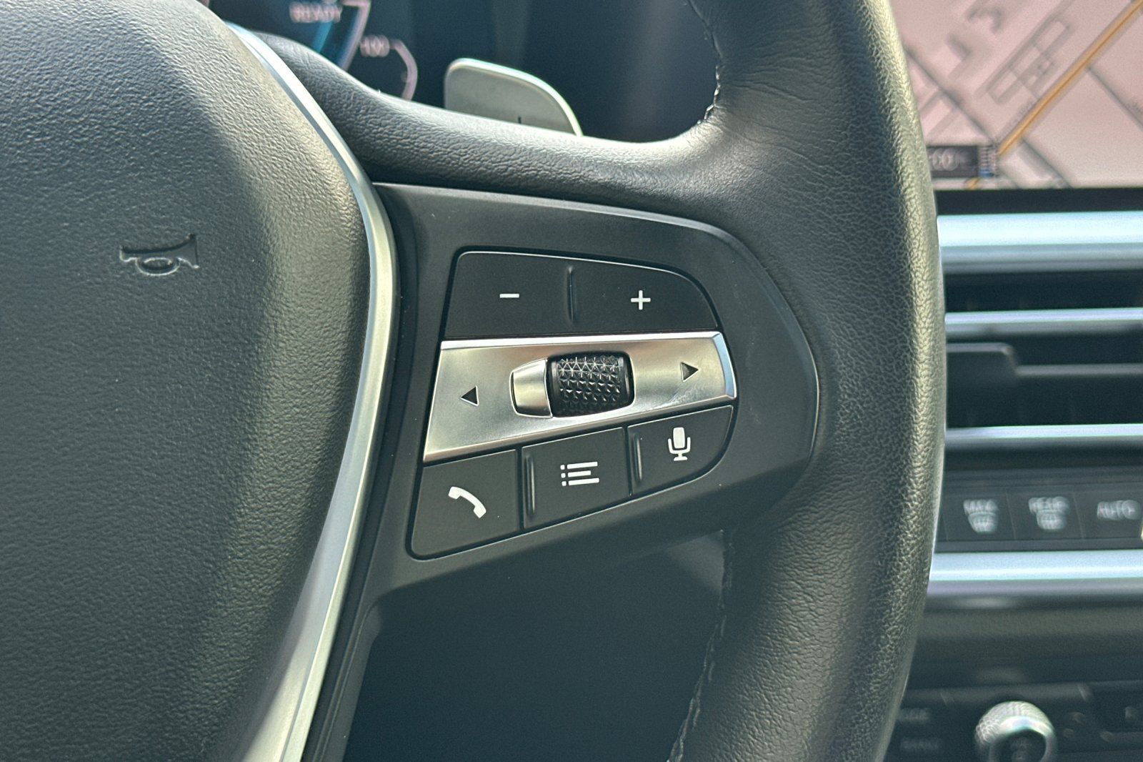 2021 BMW 3 Series 330e - Photo 29