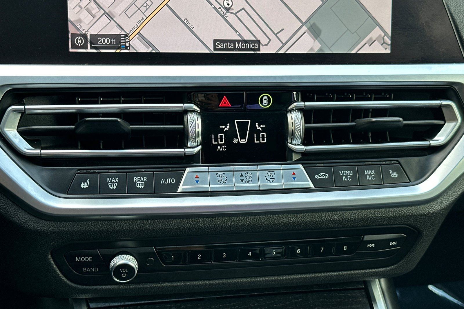 2021 BMW 3 Series 330e - Photo 24