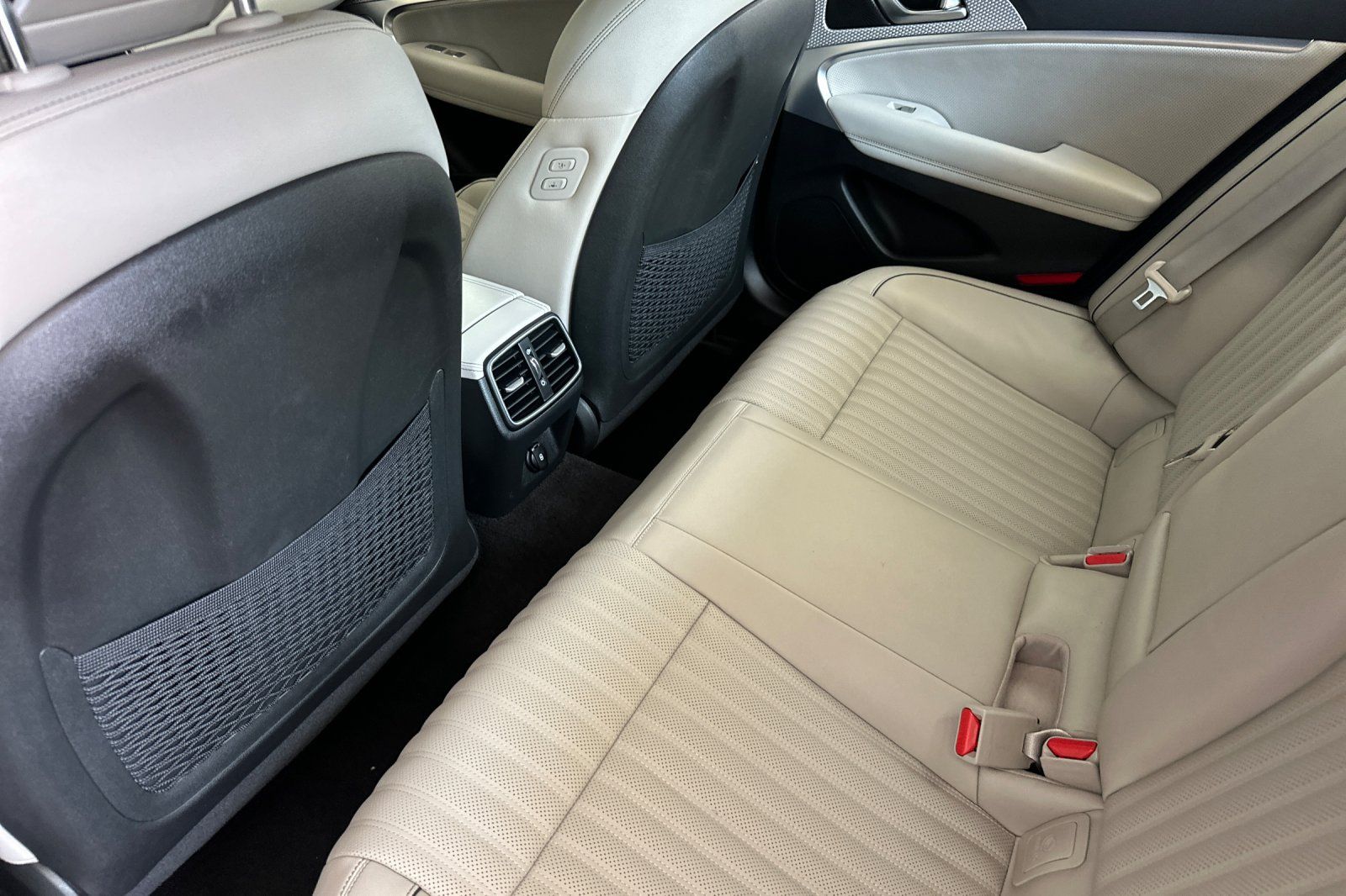2023 GENESIS G70 Standard - Photo 15