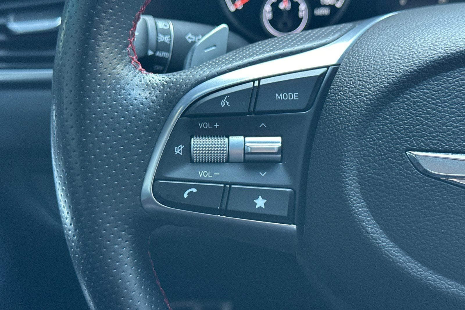 2023 GENESIS G70 Standard - Photo 30