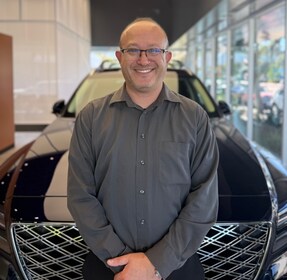 Staff member Juan Arellano from ID_2bb437471012