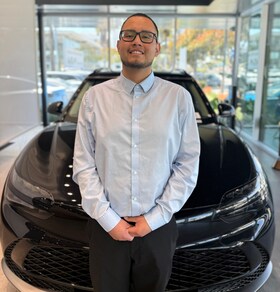 Staff member Yulen Lopez from ID_6e3dd2f39feb