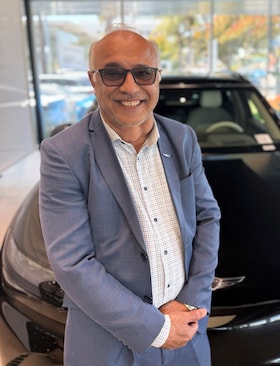 Staff member Salim Haroon from ID_2bb437471012