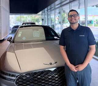 Staff member Yulen Lopez from ID_6e3dd2f39feb