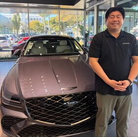 Staff member Sung Jung from ID_6e3dd2f39feb