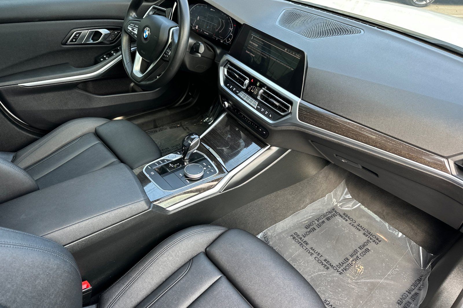 2021 BMW 3 Series 330e - Photo 17