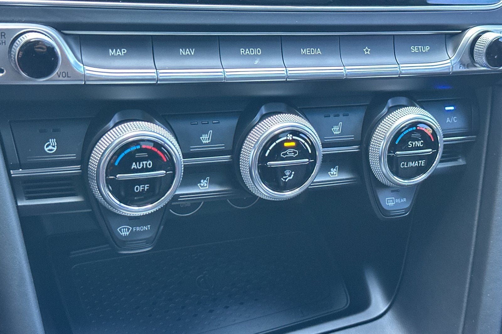 2023 GENESIS G70 Standard - Photo 26
