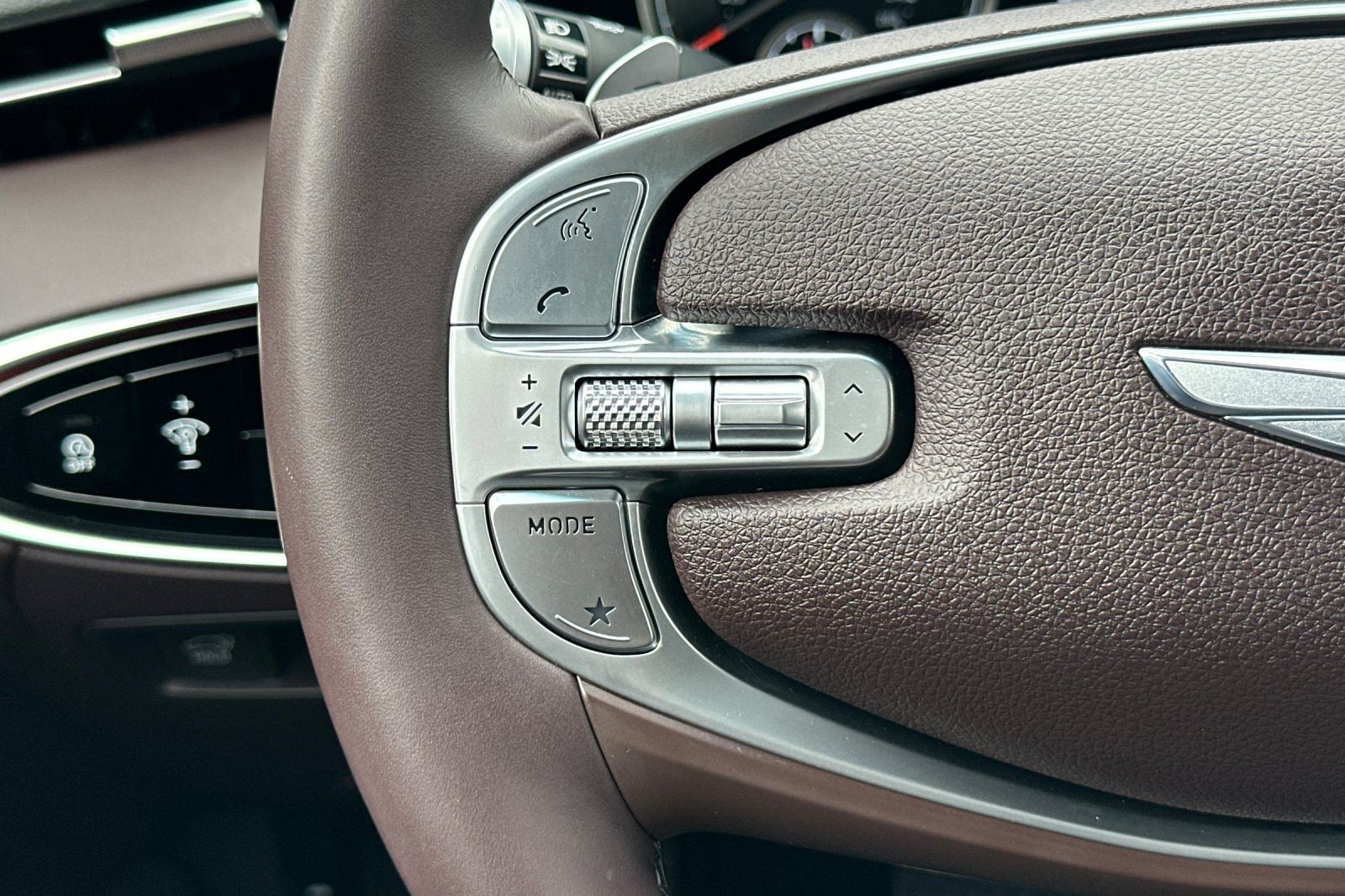 2023 GENESIS GV70 Standard - Photo 30