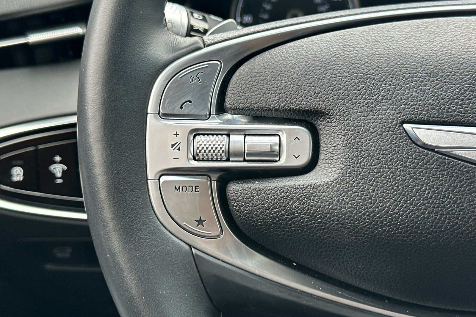 2023 GENESIS GV70 Standard - Photo 30