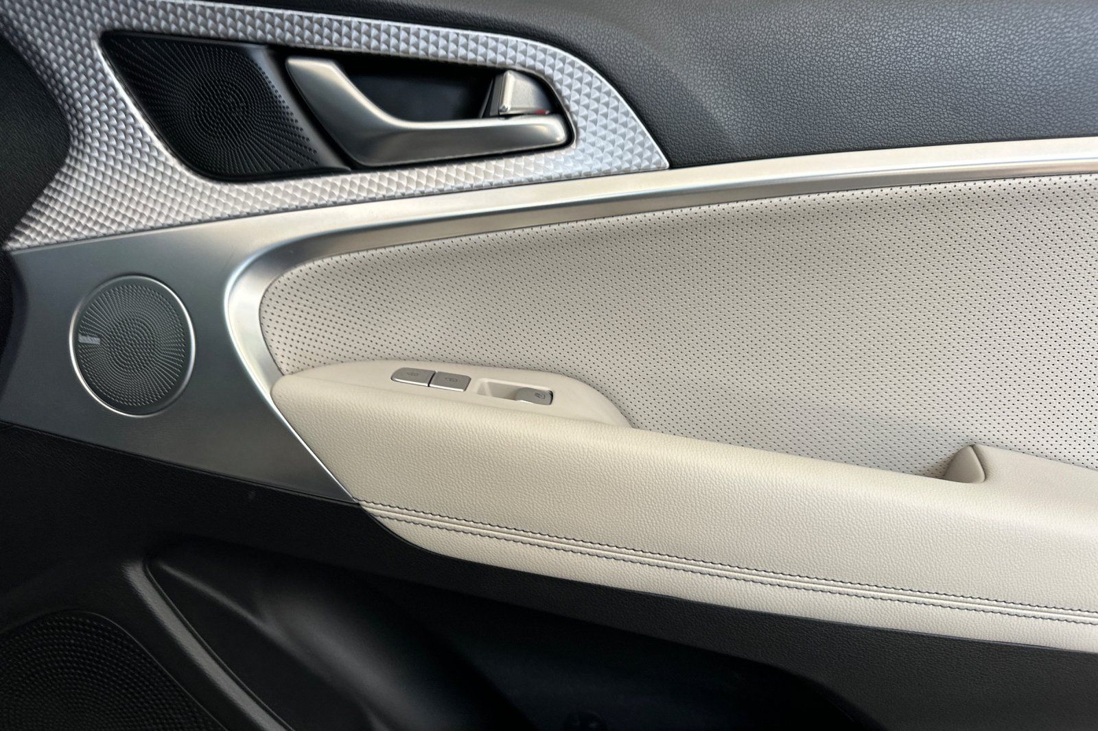 2023 GENESIS G70 Standard - Photo 20