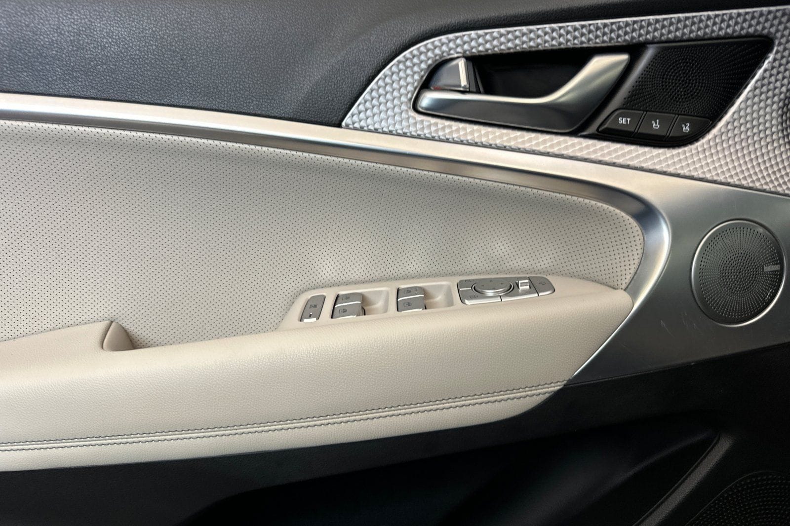 2023 GENESIS G70 Standard - Photo 14