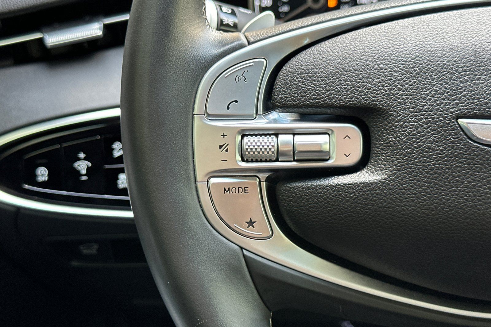 2023 GENESIS GV70 Standard - Photo 30