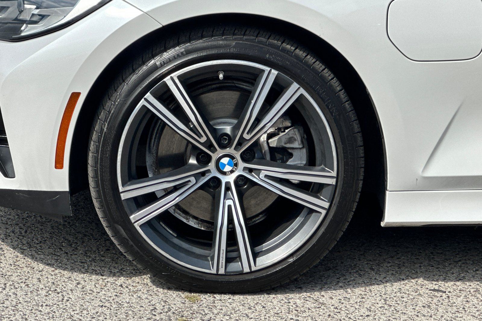2021 BMW 3 Series 330e - Photo 32