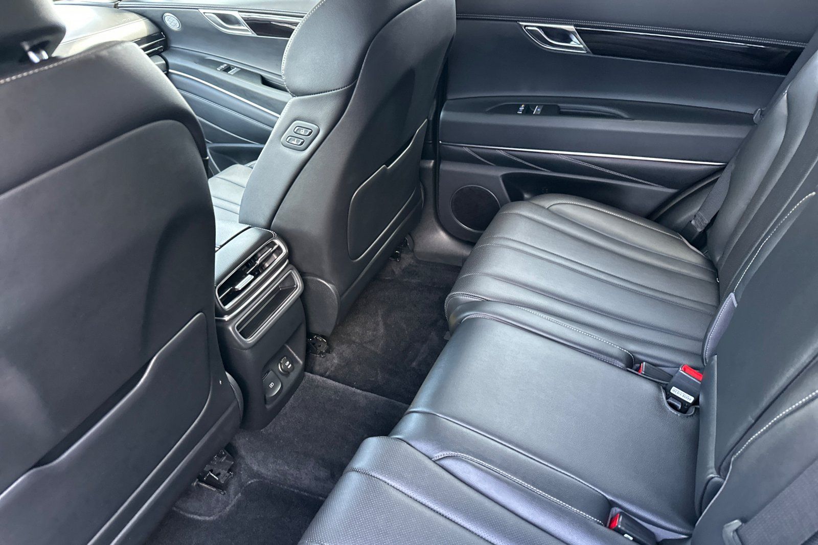2025 GENESIS GV80 Standard - Photo 15