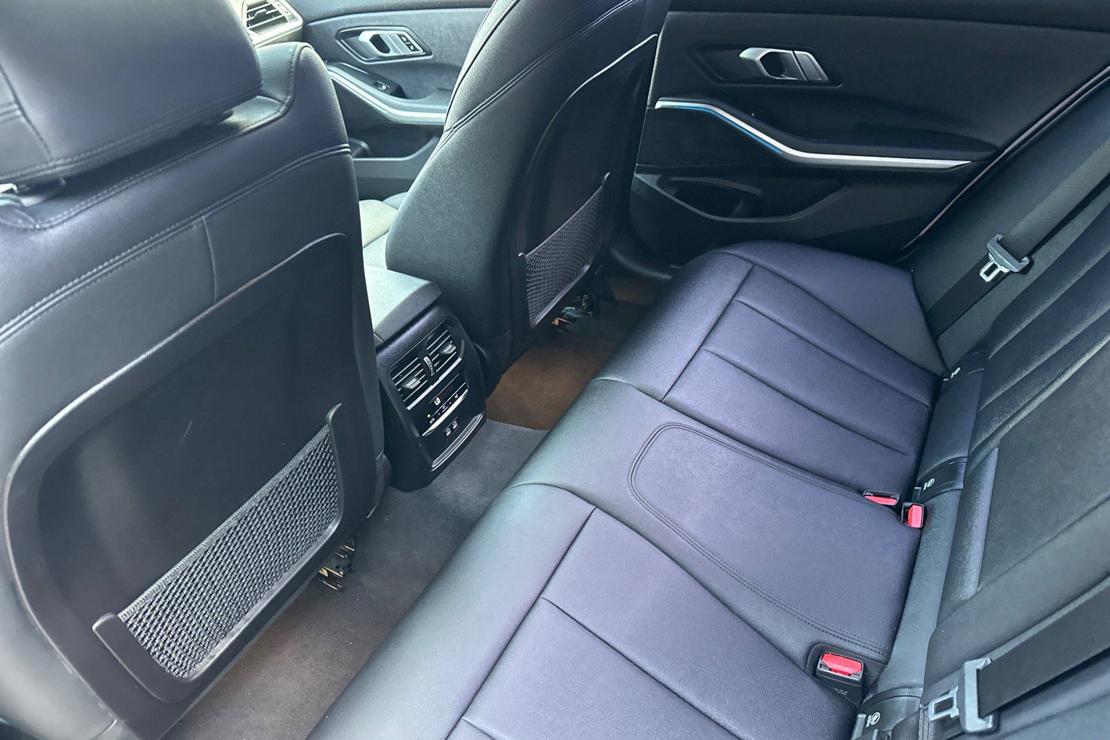 2021 BMW 3 Series 330e - Photo 14