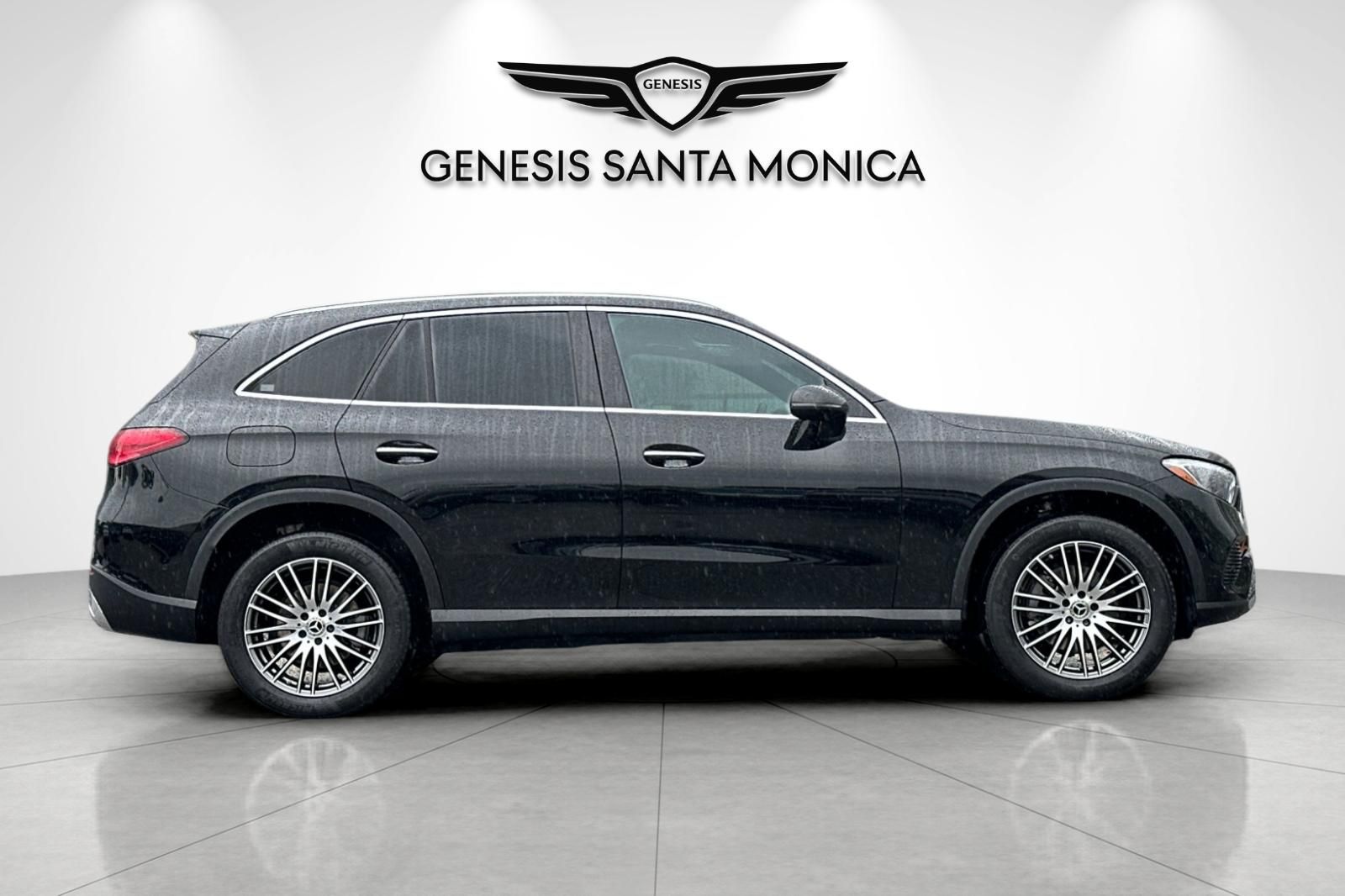 2024 Mercedes-Benz GLC 300 photo 2