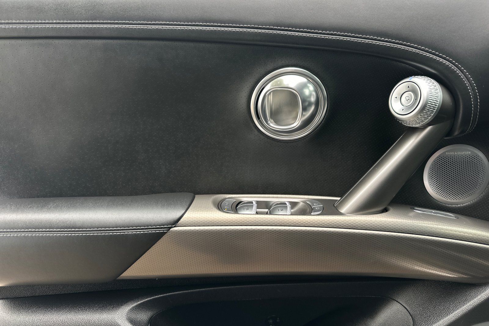 2023 GENESIS GV60 Advanced - Photo 14