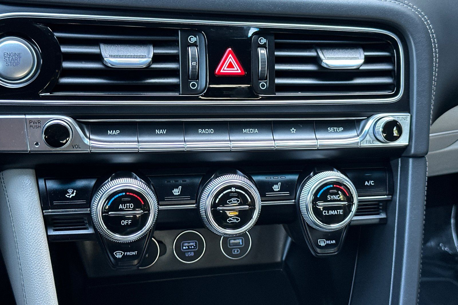 2022 GENESIS G70 Standard - Photo 24