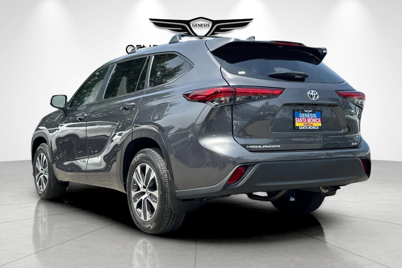 2023 Toyota Highlander XLE photo 5