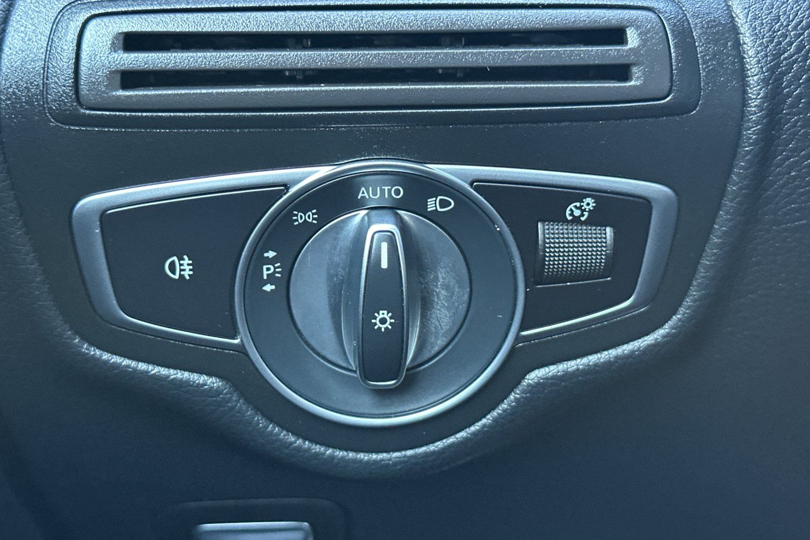 2020 Mercedes-Benz GLC GLC300 - Photo 34