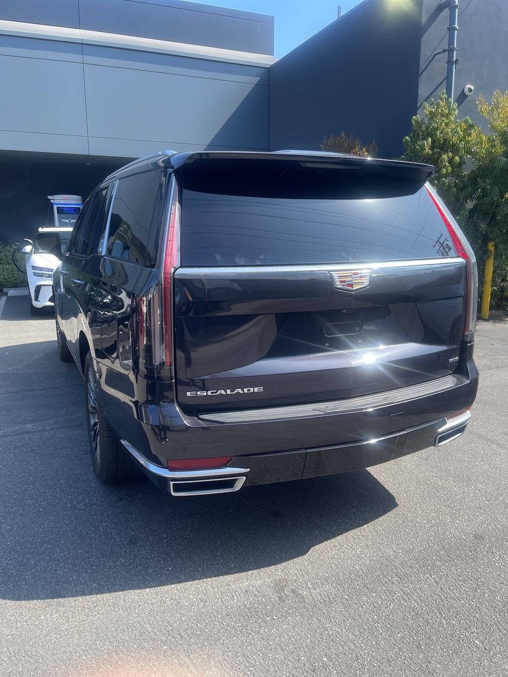 2022 Cadillac Escalade Premium Luxury photo 4