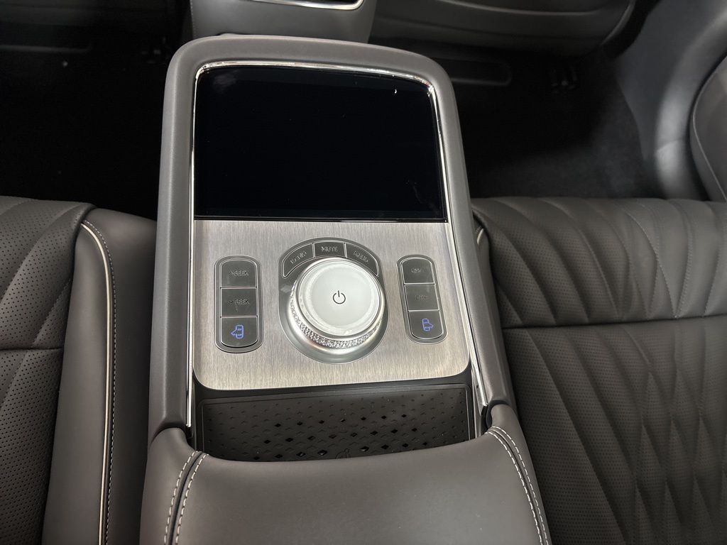 Thumbnail: 2026 Genesis G90 - 28