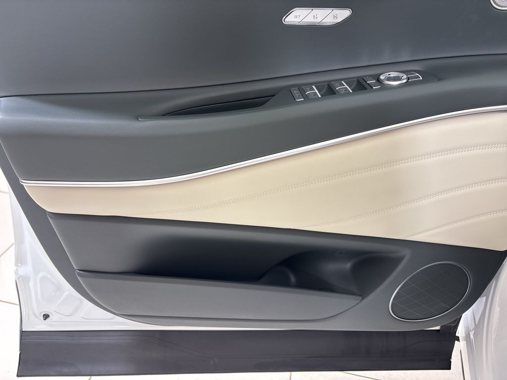 Thumbnail: 2026 Genesis GV80 - 16