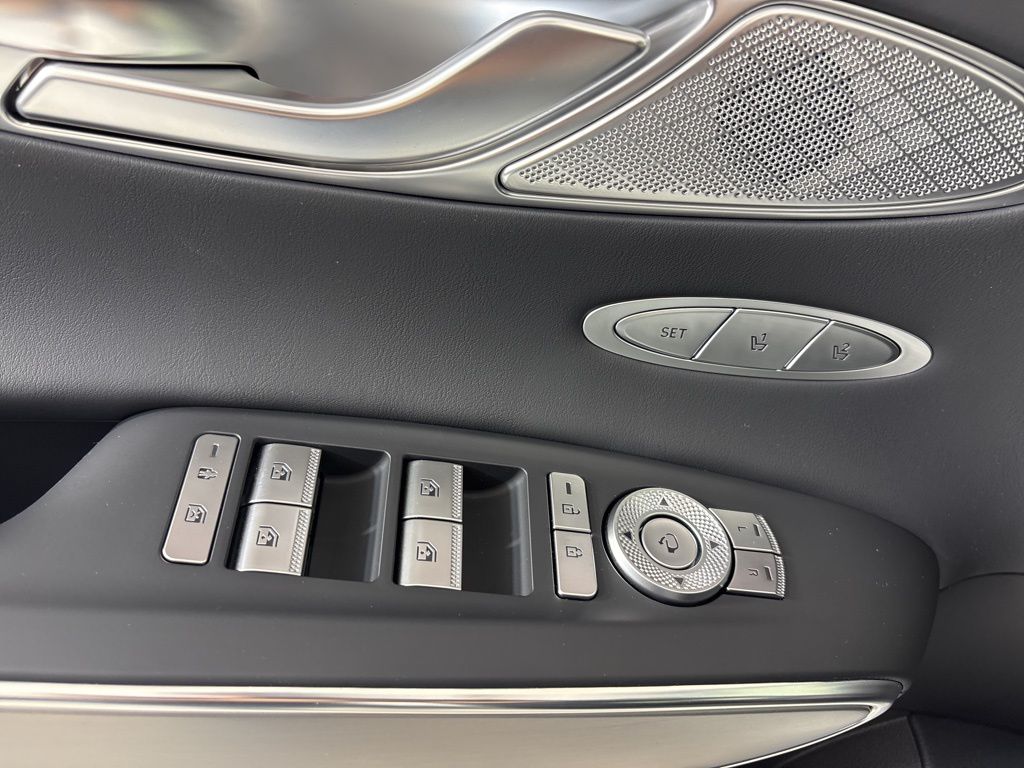 Thumbnail: 2026 Genesis GV70 - 17