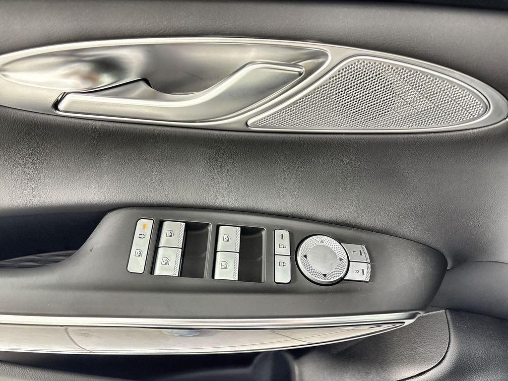 Thumbnail: 2026 Genesis GV70 - 15