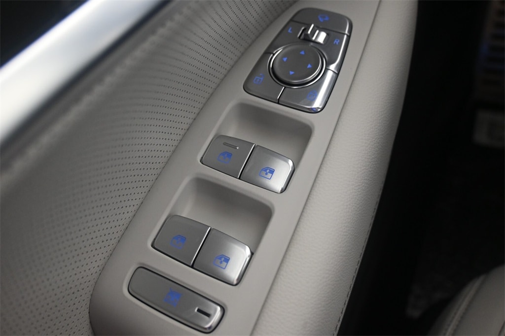 Thumbnail: 2025 Genesis G70 - 16