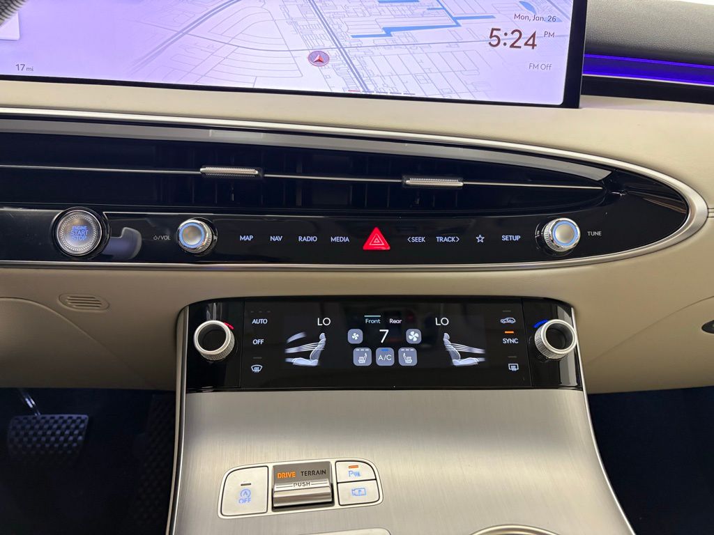 Thumbnail: 2026 Genesis GV70 - 27