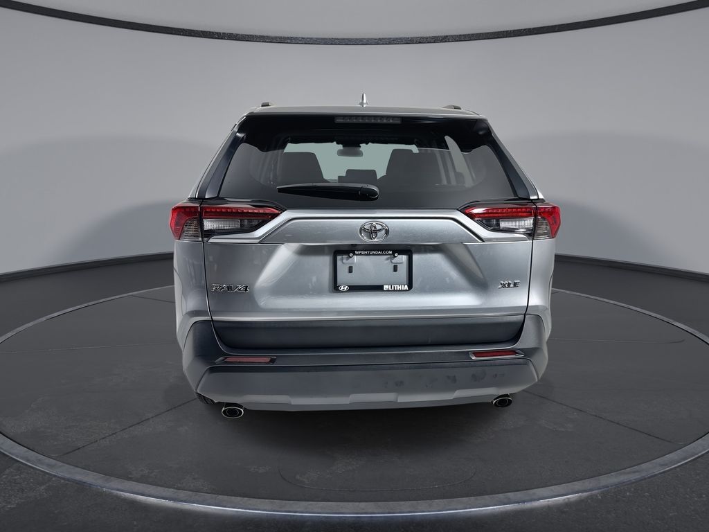 2025 Toyota RAV4 XLE - Photo 7