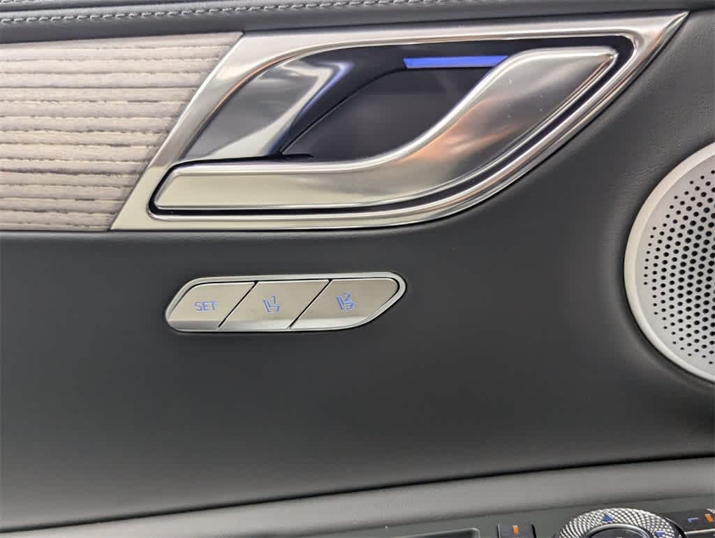 Thumbnail: 2025 Genesis GV80 - 14