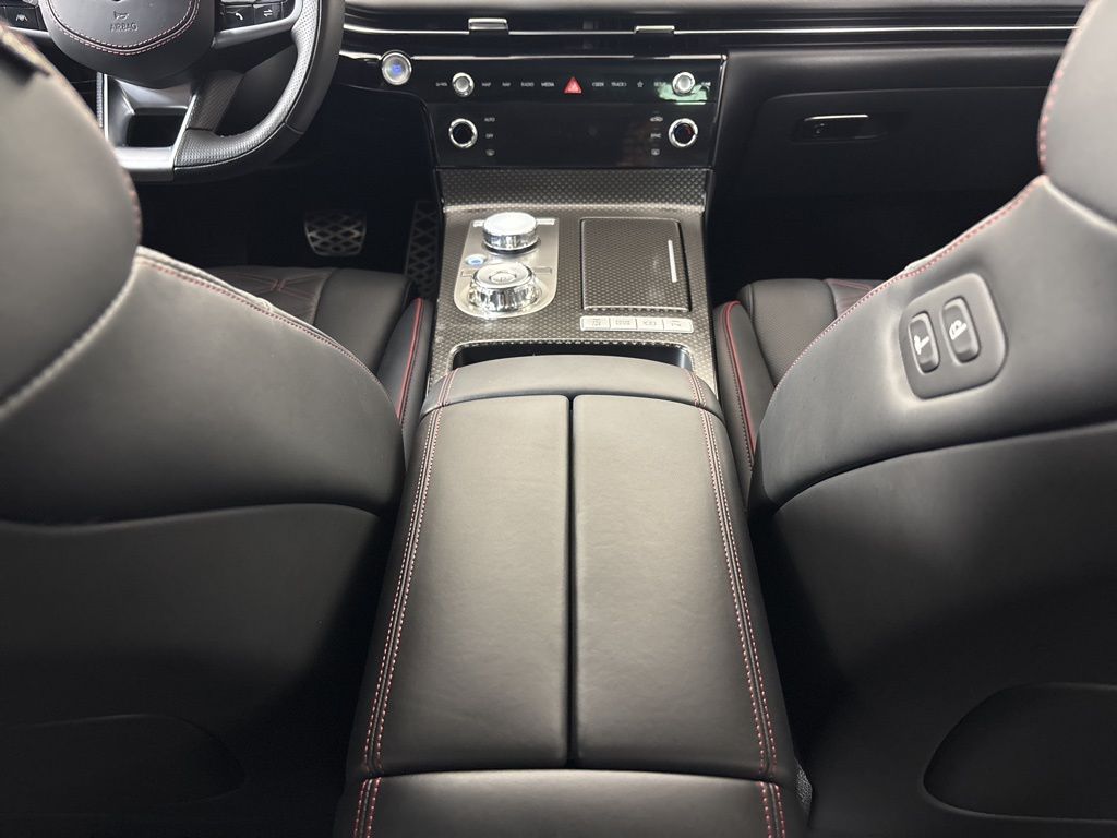 Thumbnail: 2025 Genesis G80 - 22