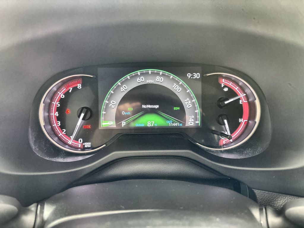 2025 Toyota RAV4 XLE - Photo 10
