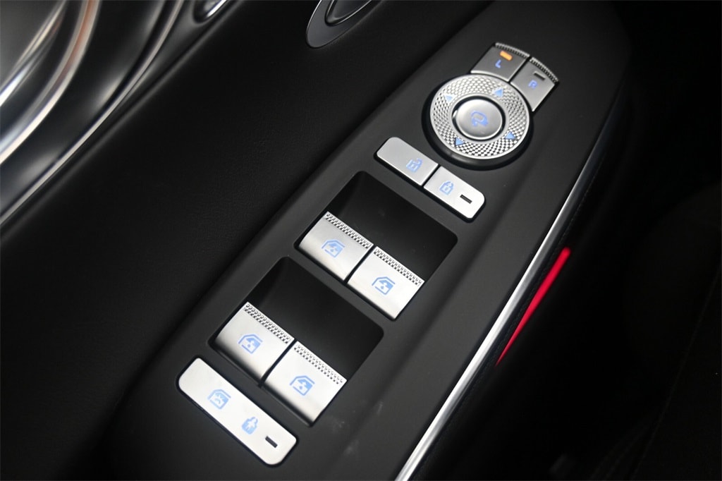 Thumbnail: 2025 Genesis GV70 - 19